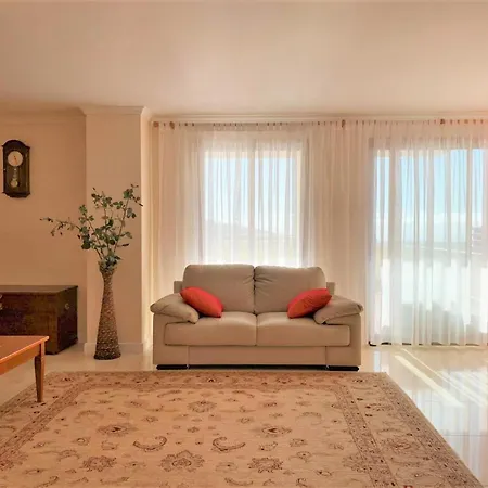 Charming Plaza Penthouse * Calheta