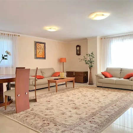 Charming Plaza Penthouse Calheta