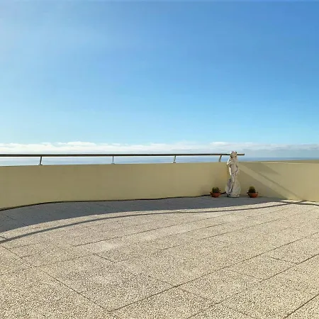 Charming Plaza Penthouse Apartment Calheta (Madeira)