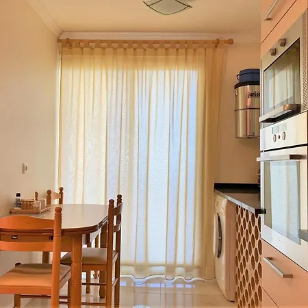 Charming Plaza Penthouse * Calheta