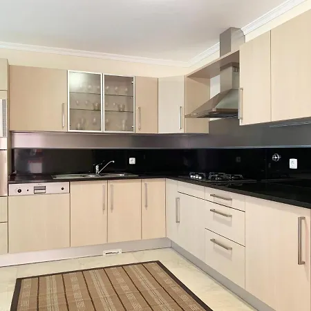 Charming Plaza Penthouse Calheta