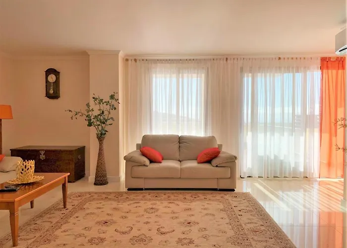 Charming Plaza Penthouse * Calheta (Madeira)