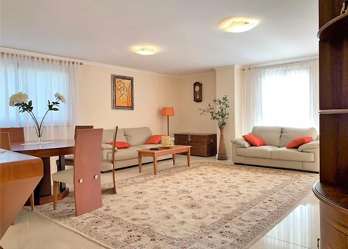 Charming Plaza Penthouse Calheta (Madeira)