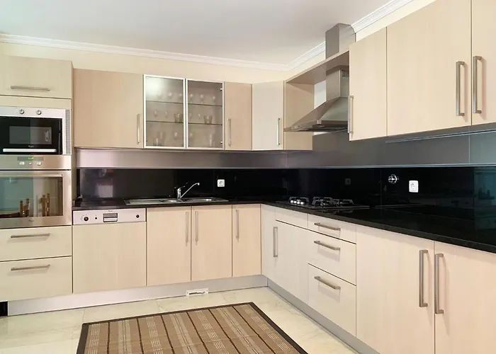 Charming Plaza Penthouse Calheta (Madeira)